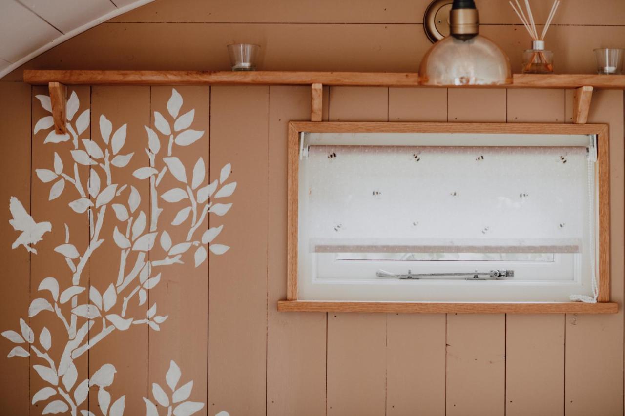 Harrys Hideout - Shepherd'S Huts At Harrys Cottages Pen-y-Clawdd 외부 사진