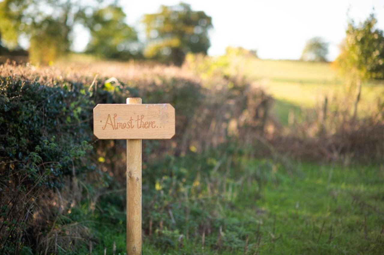 Harrys Hideout - Shepherd'S Huts At Harrys Cottages Pen-y-Clawdd 외부 사진