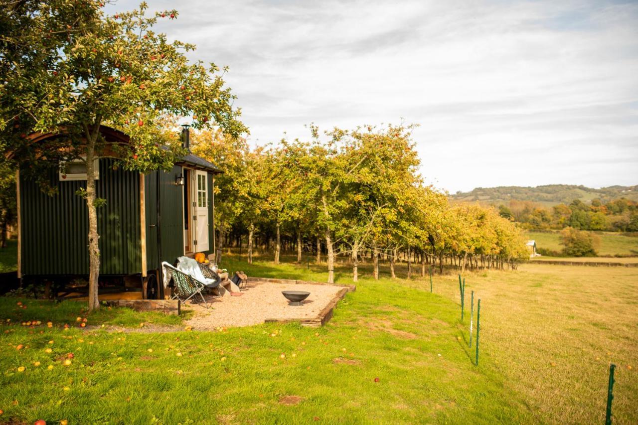 Harrys Hideout - Shepherd'S Huts At Harrys Cottages Pen-y-Clawdd 외부 사진