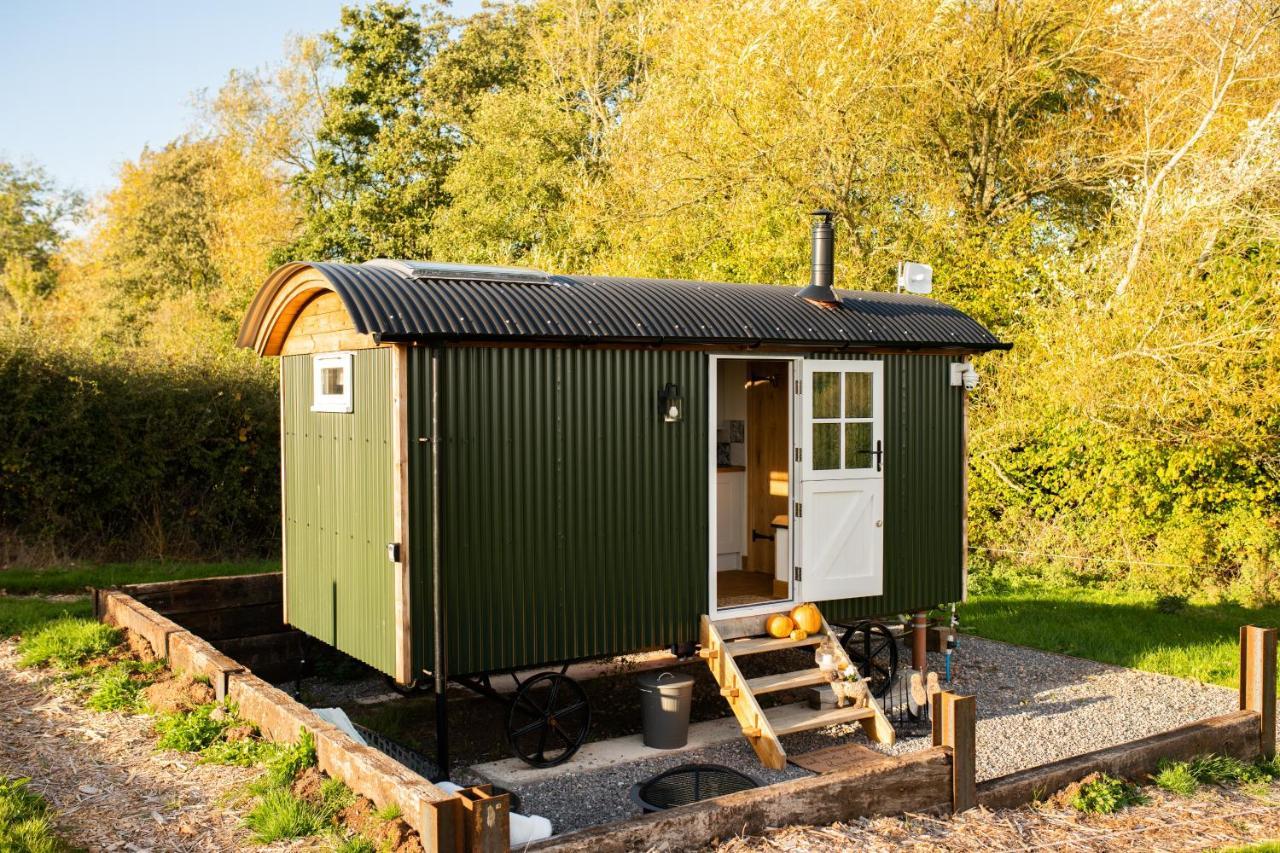 Harrys Hideout - Shepherd'S Huts At Harrys Cottages Pen-y-Clawdd 외부 사진